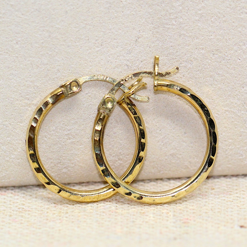 14K Yellow Gold - 3/4” Faceted Hoop Earrings